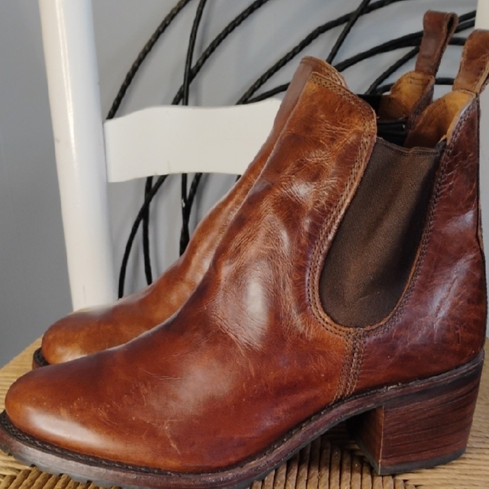 Frye Sabrina Chelsea Leather Ankle Boots - Picture 3 of 15